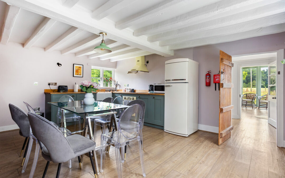 Smallbrook Cottage at Hamptworth Golf - Kitchen