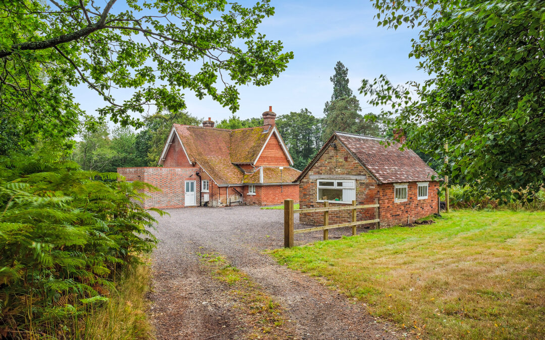 The Kennels at Hamptworth Golf - Exterior View